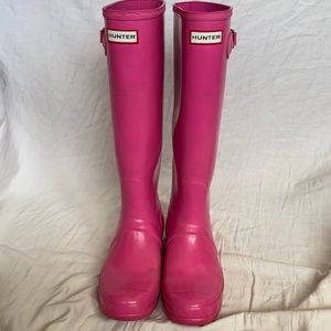Hunter tall, pink glossy boots